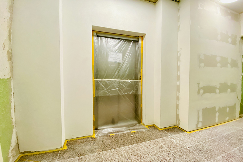 Aufzugseinbau am Gebäude Glück-Auf-Straße 3 in Freital. Foto WGF