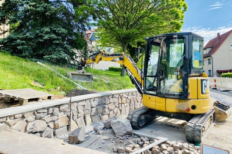 Neubau der Natursteinmauer an der Pesterwitzer Straße 21 in Freital. Foto: WGF