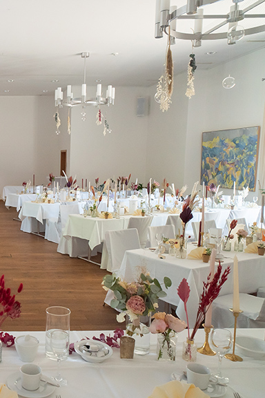 Bild von einem Festsaal im Schloss Burgk als Symbol für nützliche Links. Foto: Freizeitzentrum Hains