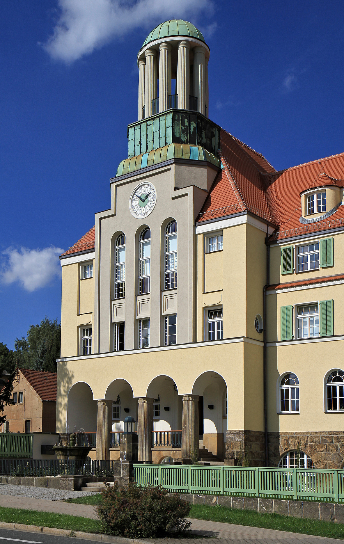 Straßenansicht vom Firmensitz der Wohnungsgesellschaft Freital, Foto: WGF