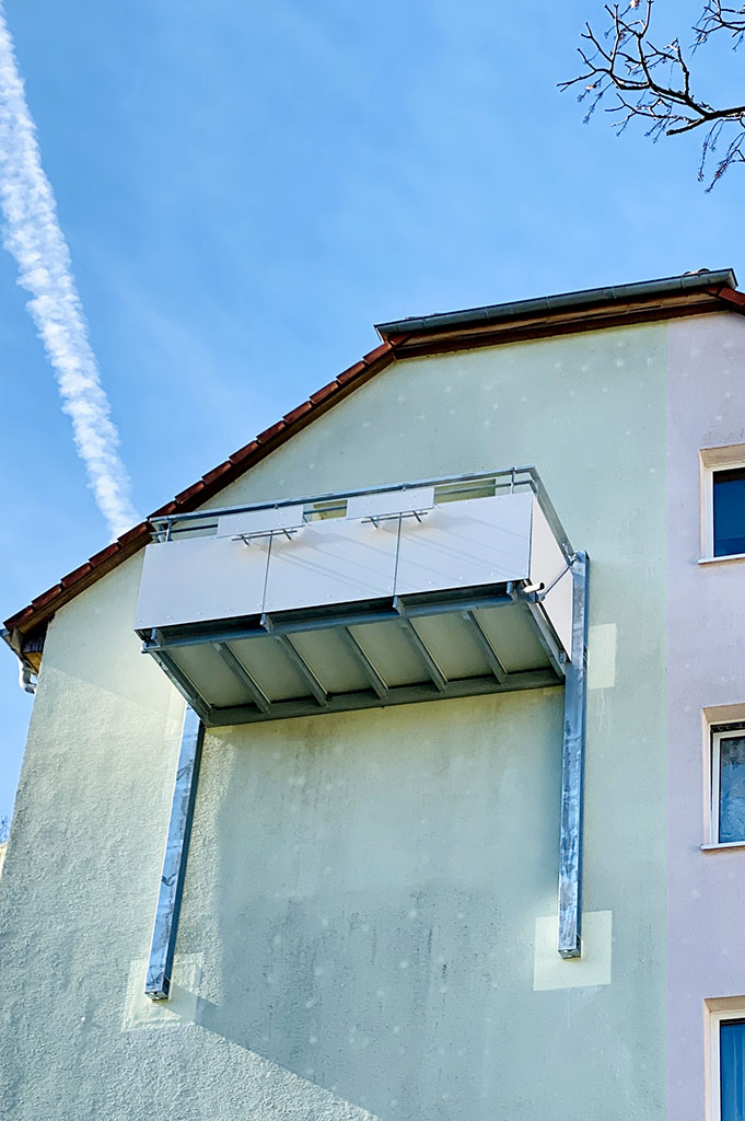 Neue Balkone im Dachgeschoss der Gebäude Auf der Scheibe 7 und 9 in Freital-Hainsberg. Foto: WGF