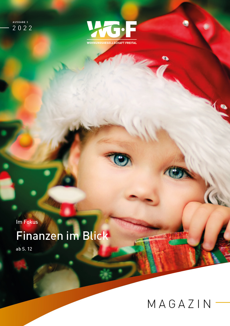 Ausgabe 03/2022: „Cover des Mieter-Magazins 03/2022 mit fröhlichem Jungen in Weihnachtsmütze.“