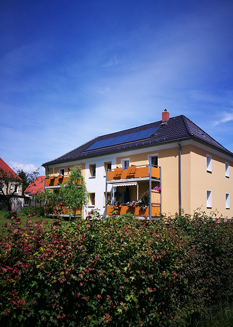 Solarzellen auf dem Dach eines Wohngebäudes der WGF in Freital-Hainsberg. Foto: WGF
